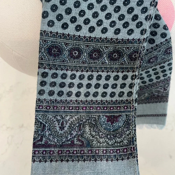 Vintage Printed Scarf (one side only) in Blue w Purple Accents no tags - Picture 4 of 7
